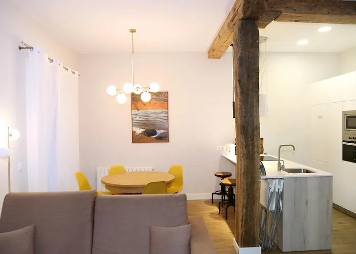 Magnifico Piso Frente Al Casco Viejo De