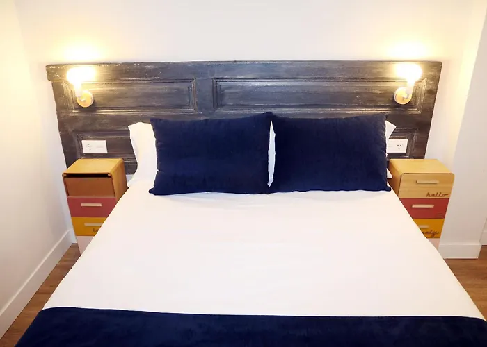 Magnifico Piso Frente Al Casco Viejo De Apartamento *